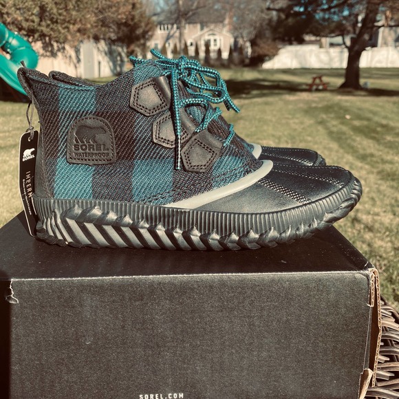sorel women's plaid boots